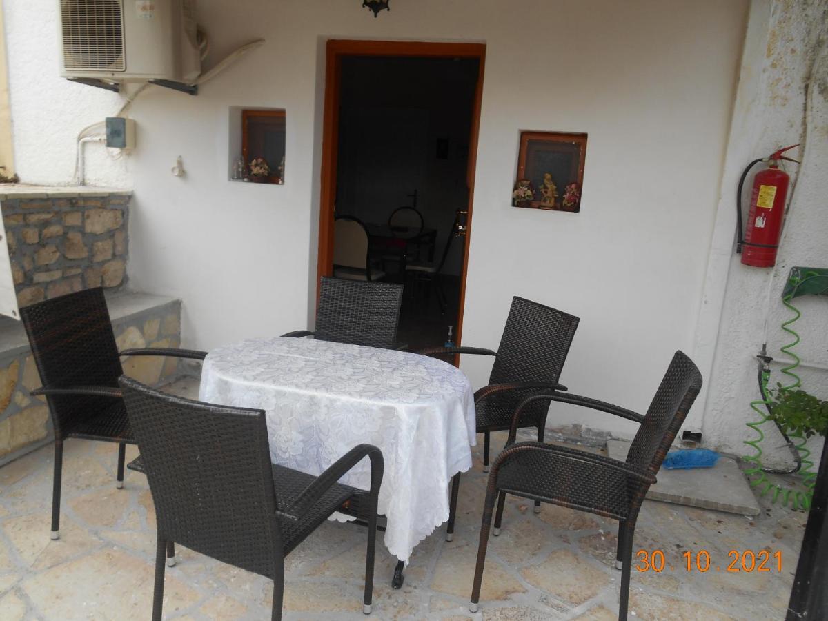 Melios Rooms Petalídhion 外观 照片