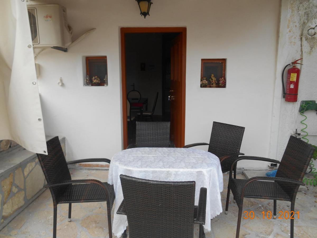 Melios Rooms Petalídhion 外观 照片